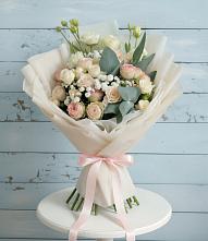 Букет цветов из:  Розы и Лизиантусы в Знаменском Омской области