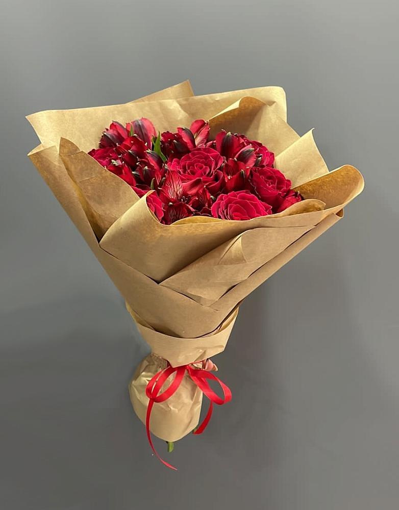 Букет цветов из: Альстромерии и Розы в Знаменском Омской области