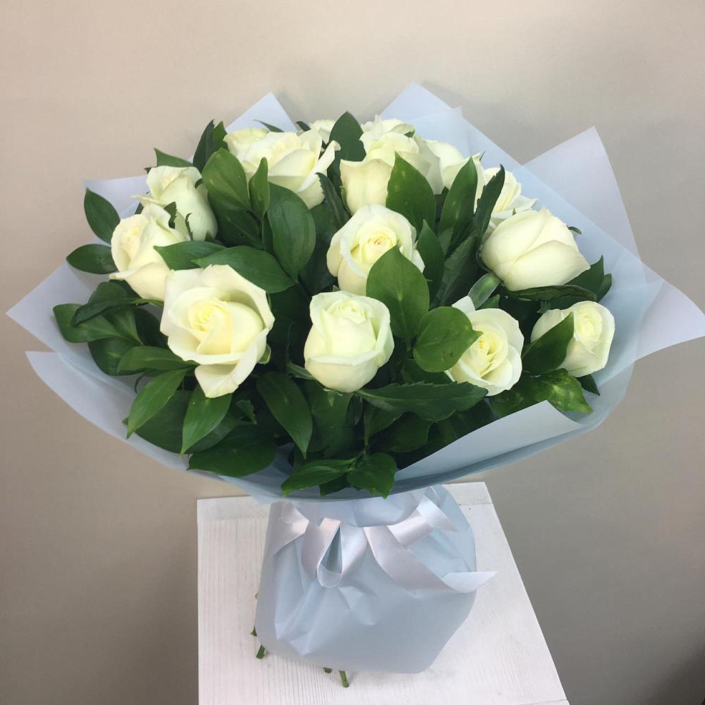Букет 15 Белых роз Проуд в Знаменском Омской области