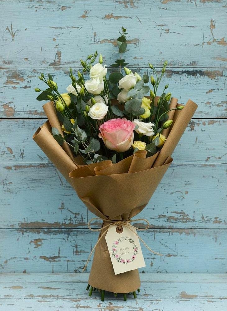 Букет цветов из: Розы и Лизиантусы в Знаменском Омской области