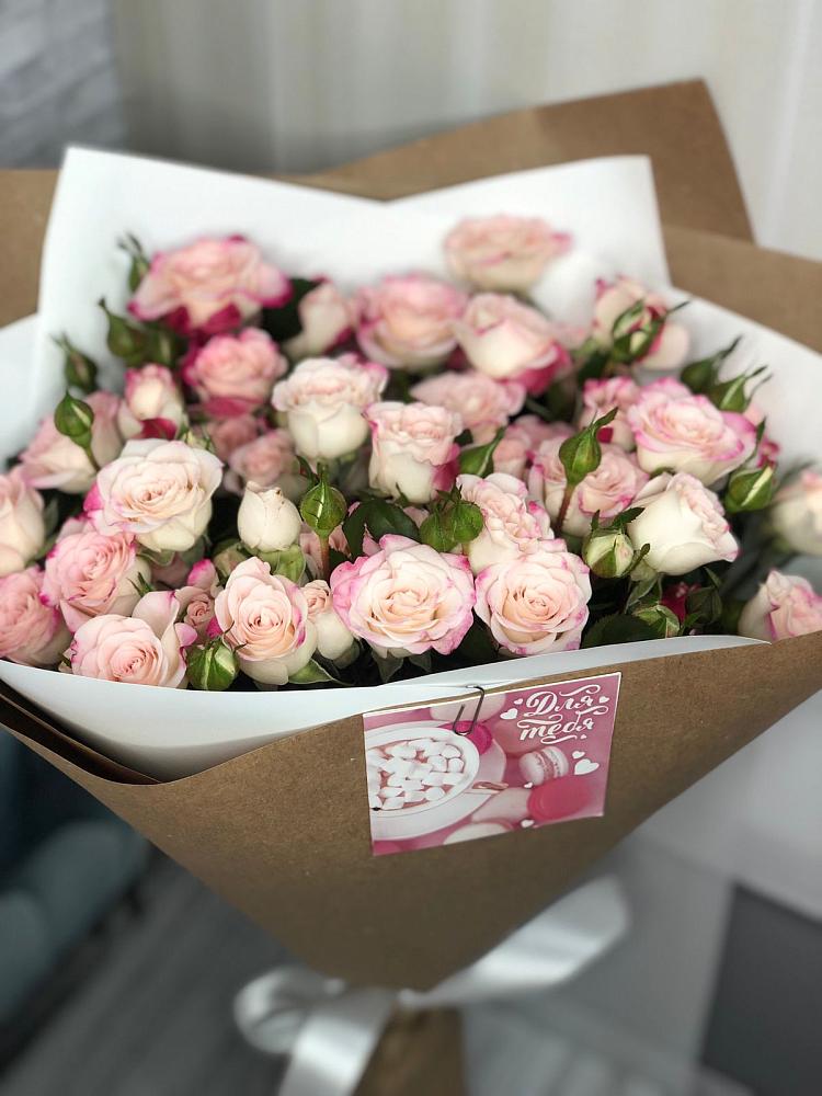 Букет цветов из: Розы в Знаменском Омской области