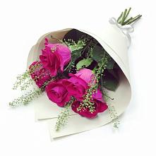 Букет цветов из:  Розы в Знаменском Омской области