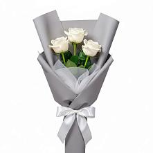 Букет 3 белые розы в Знаменском Омской области