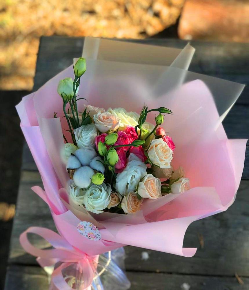 Букет цветов из: Розы и Лизиантусы в Знаменском Омской области