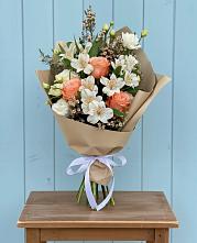 Букет цветов из:  Альстромерии, Лизиантусы, Розы и Хризантемы в Знаменском Омской области