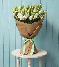 Букет цветов из:  Лизиантусы в Знаменском Омской области