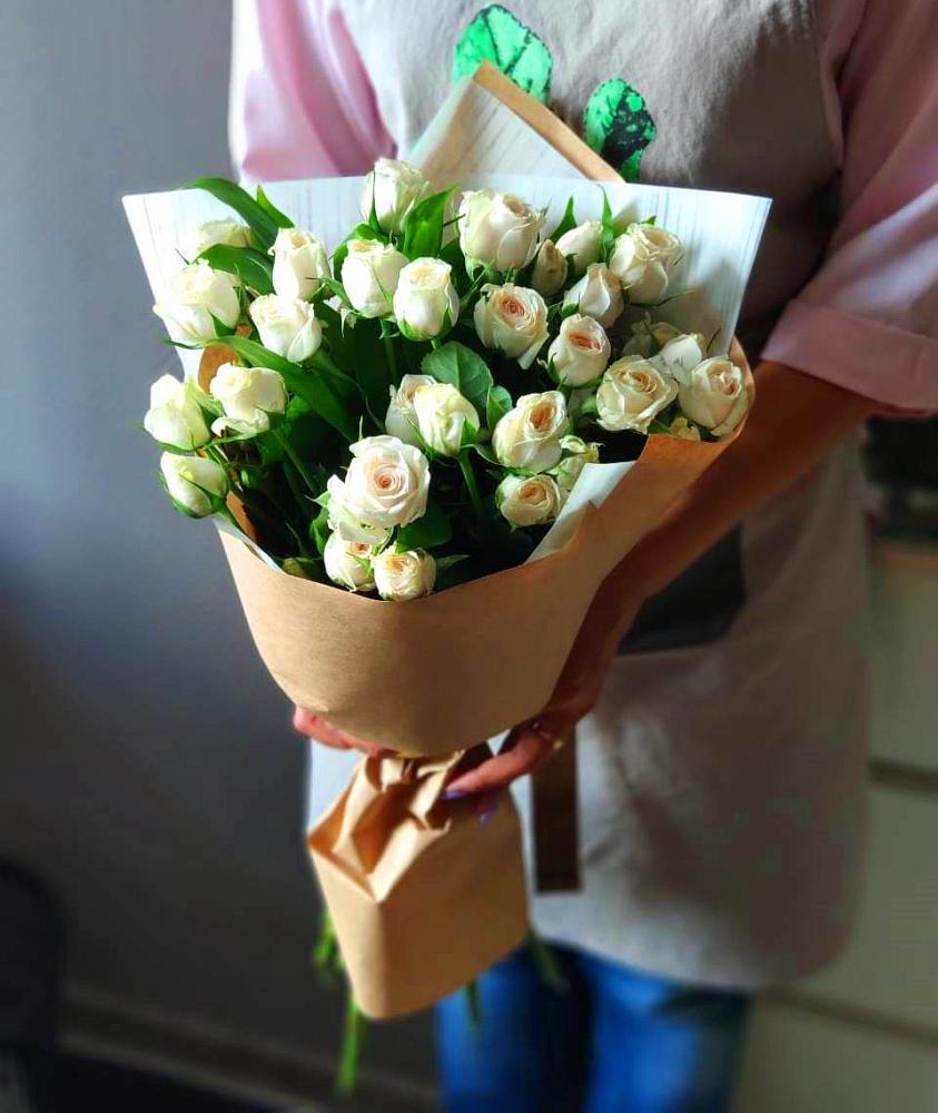 Букет цветов из: Розы в Знаменском Омской области
