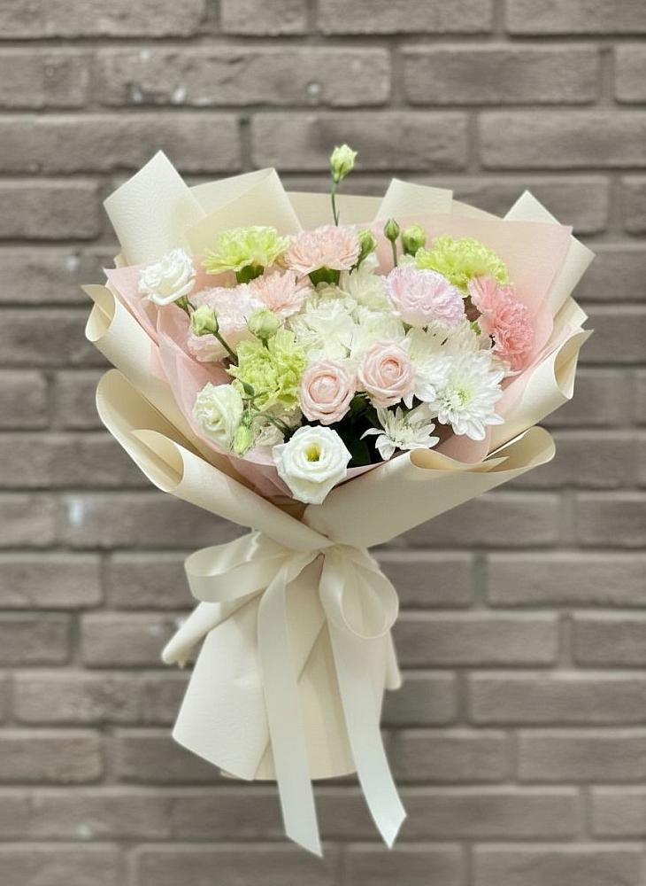 Букет цветов из: Гвоздики, Розы, Лизиантусы и Хризантемы в Знаменском Омской области