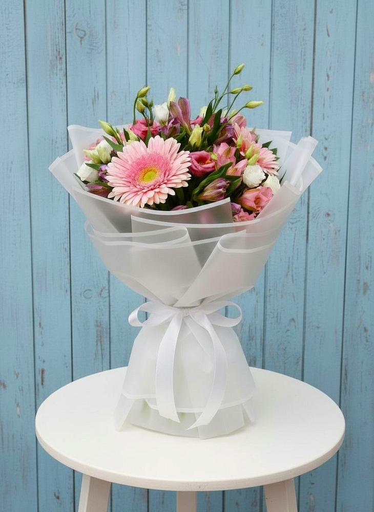 Букет цветов из: Герберы, Альстромерии и Лизиантусы в Знаменском Омской области