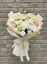 Букет цветов из:  Гвоздики, Розы, Лизиантусы и Хризантемы #REPLACE_PRED# Знаменском Омской области