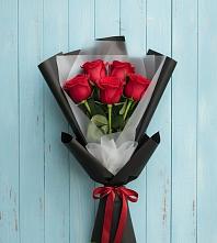 Букет цветов из:  Розы в Знаменском Омской области