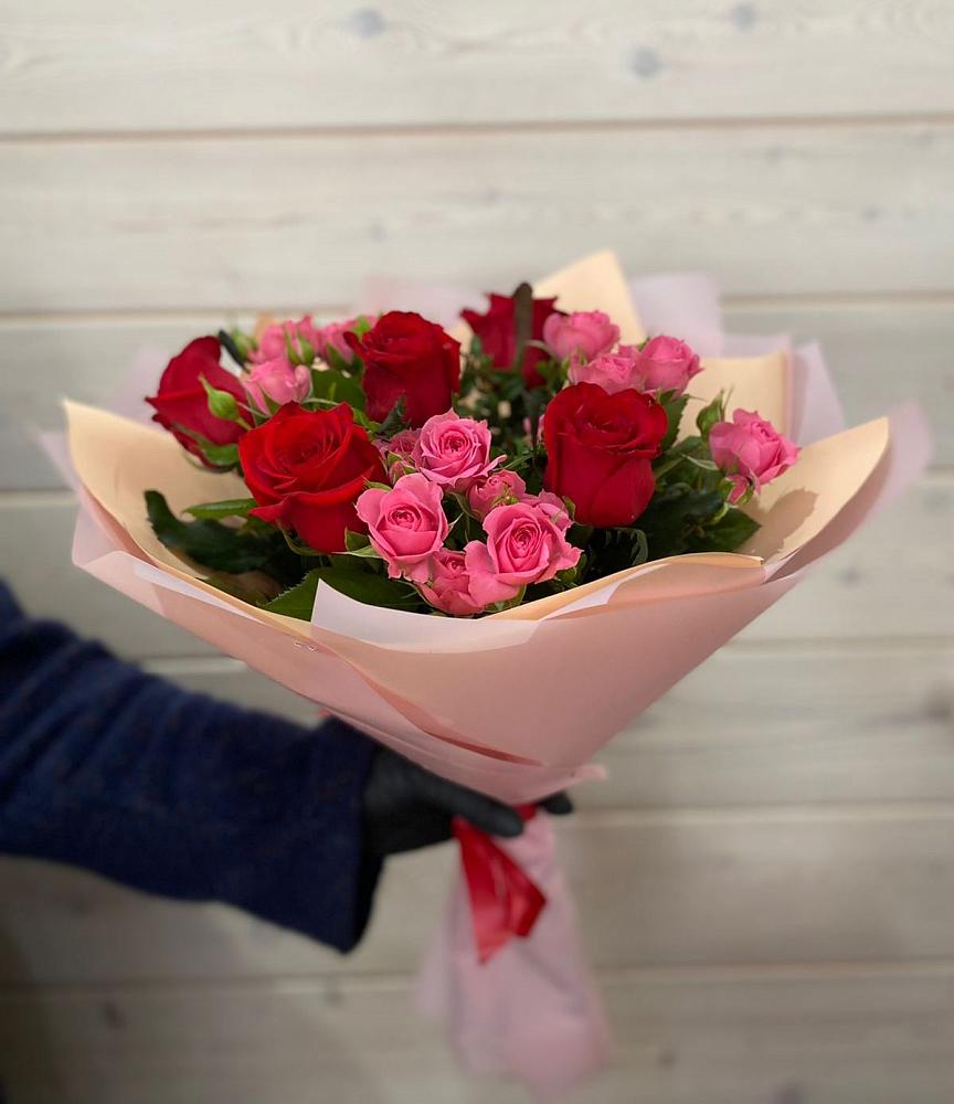 Букет цветов из: Розы в Знаменском Омской области