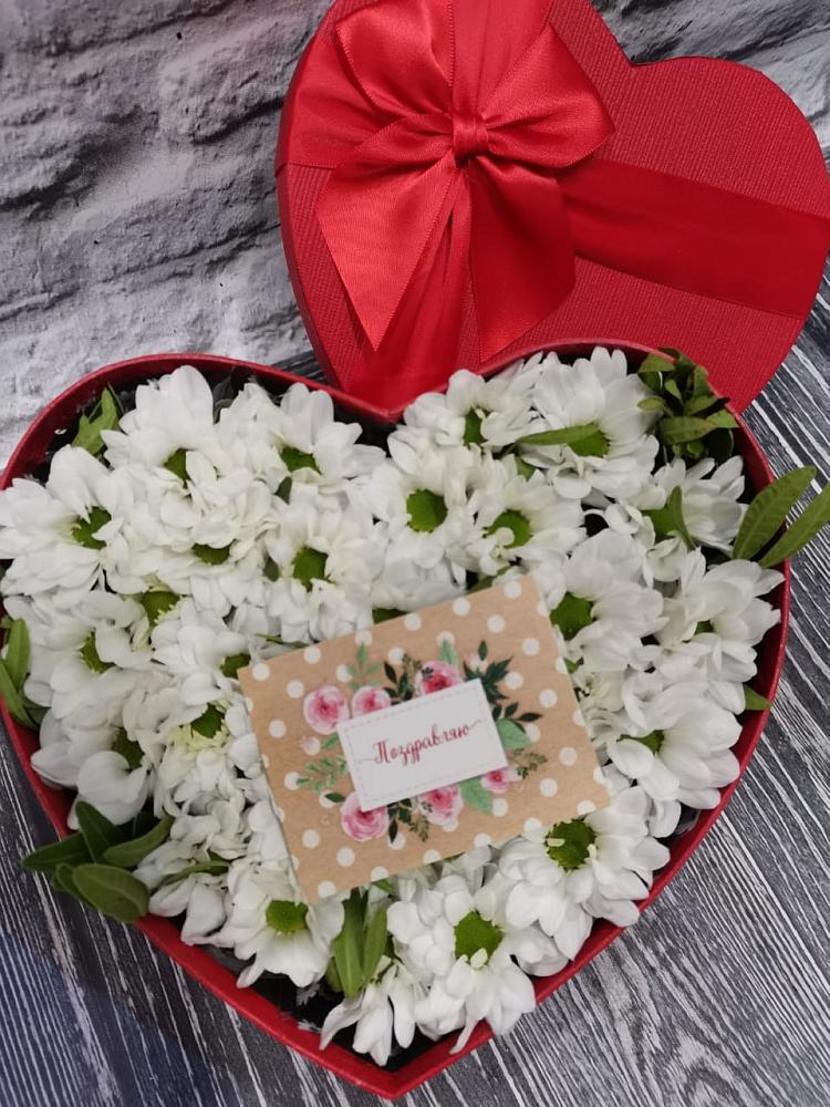 Цветочная композиция из Хризантемы в виде сердца в Знаменском Омской области