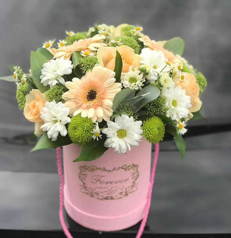 Цветочная композиция из Розы, Герберы и Хризантемы в шляпной коробке в Знаменском Омской области