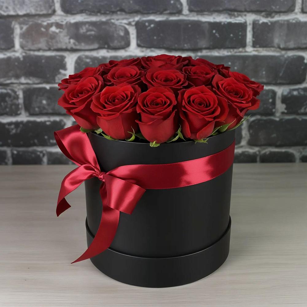 Цветочная композиция из Розы в шляпной коробке в Знаменском Омской области