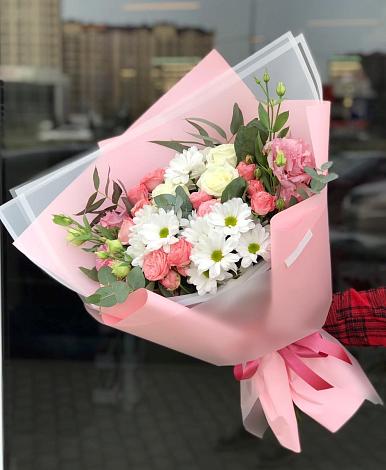 Букет цветов из: Розы, Лизиантусы и Хризантемы в Знаменском Омской области
