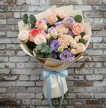 Букет цветов из:  Розы, Лизиантусы и Гвоздики в Знаменском Омской области