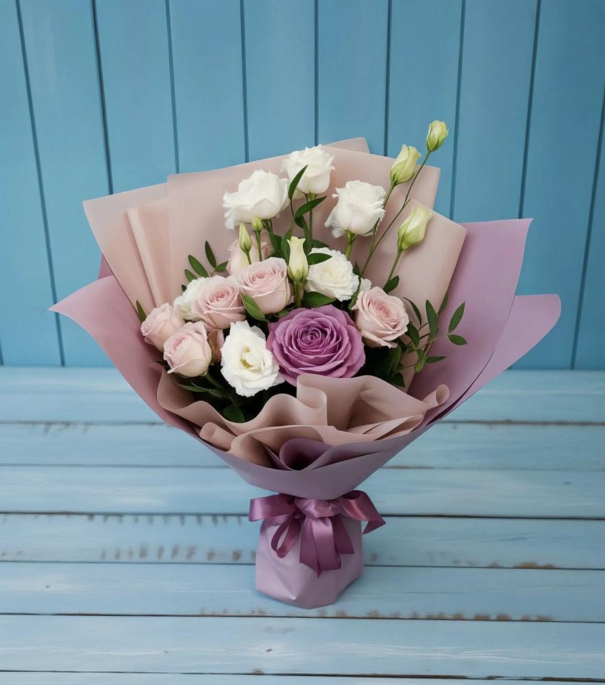 Букет цветов из: Розы и Лизиантусы в Знаменском Омской области