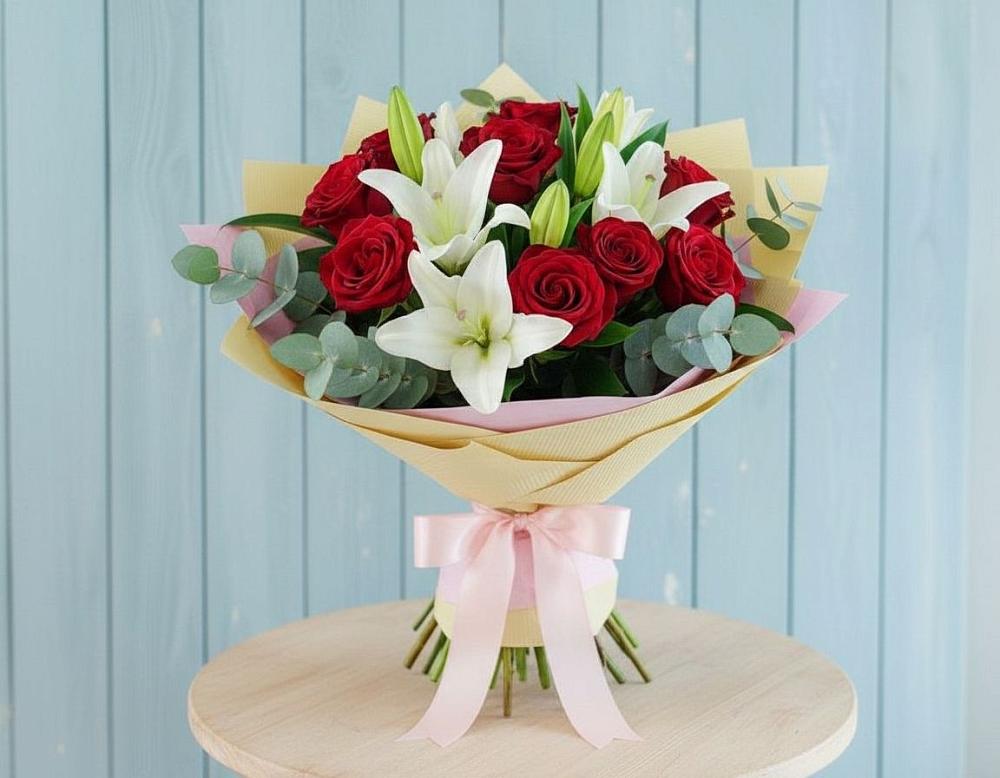 Букет цветов из: Лилии и Розы в Знаменском Омской области